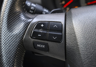 Подержанный автомобиль Toyota RAV4 2010 года (19 фото)