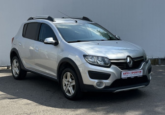 Подержанный автомобиль Renault Sandero 2016 года (3 фото)