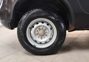 Подержанный автомобиль Chevrolet Niva 2010 года (9 фото)
