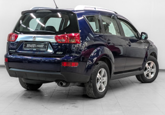 Подержанный автомобиль Peugeot 4007 2011 года (5 фото)