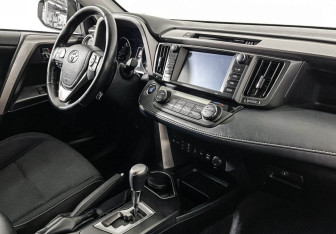 Подержанный автомобиль Toyota RAV4 2018 года (9 фото)