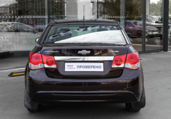 Подержанный автомобиль Chevrolet Cruze Sedan 2014 года (6 фото)