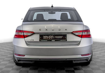 Подержанный автомобиль Skoda Superb Liftback 2021 года (6 фото)