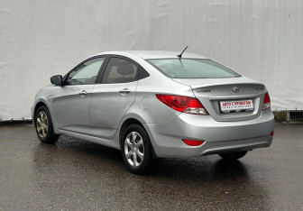 Подержанный автомобиль Hyundai Solaris Sedan 2012 года (7 фото)