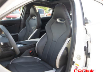 Подержанный автомобиль Changan UNI-V 2024 года (12 фото)