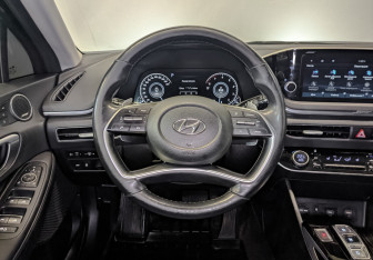 Подержанный автомобиль Hyundai Sonata 2022 года (21 фото)