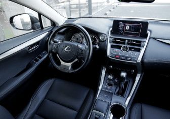 Подержанный автомобиль Lexus NX 2021 года (11 фото)
