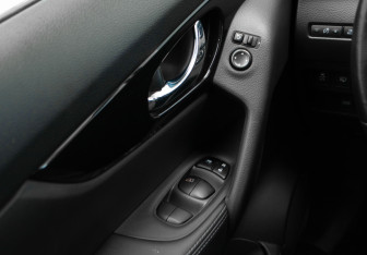 Подержанный автомобиль Nissan X-Trail 2021 года (15 фото)