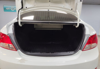 Подержанный автомобиль Hyundai Solaris Sedan 2013 года (12 фото)