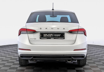 Подержанный автомобиль Skoda Rapid Liftback 2022 года (6 фото)