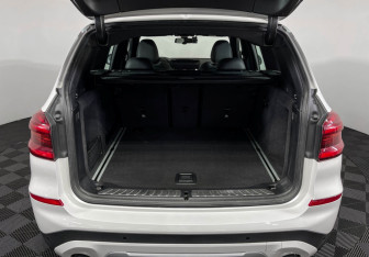 Подержанный автомобиль BMW X3 2020 года (9 фото)