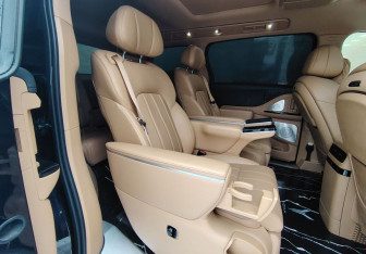 Подержанный автомобиль Voyah Dream 2024 года (11 фото)