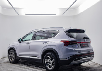 Подержанный автомобиль Hyundai Santa Fe 2021 года (7 фото)