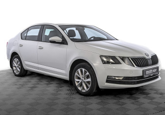 Подержанный автомобиль Skoda Octavia Liftback 2019 года (3 фото)