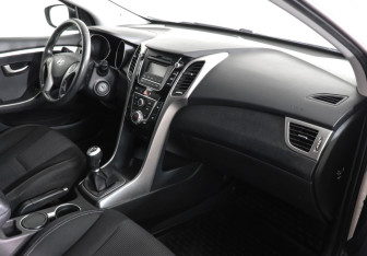 Подержанный автомобиль Hyundai i30 Hatchback 2012 года (10 фото)