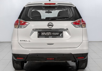 Подержанный автомобиль Nissan X-Trail 2015 года (6 фото)