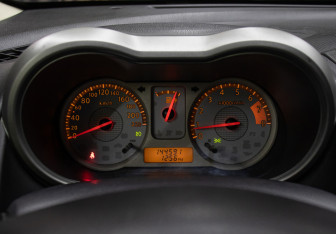 Подержанный автомобиль Nissan Note 2006 года (13 фото)