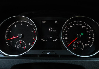 Подержанный автомобиль Volkswagen Golf Hatchback 2014 года (21 фото)