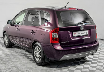 Подержанный автомобиль Kia Carens 2011 года (7 фото)