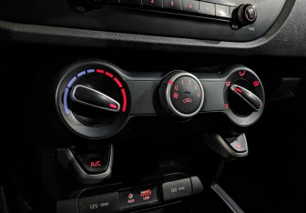 Подержанный автомобиль Kia Rio Hatchback 2019 года (20 фото)