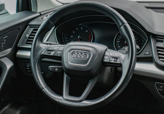 Подержанный автомобиль Audi Q5 2018 года (15 фото)