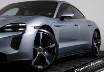 Подержанный автомобиль Porsche Taycan 2021 года (30 фото)