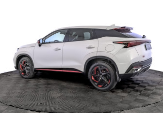 Подержанный автомобиль Omoda C5 2022 года (7 фото)