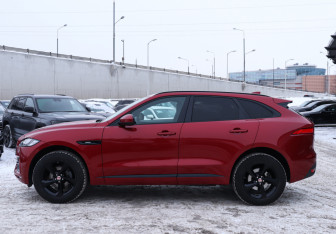 Подержанный автомобиль Jaguar F-Pace 2017 года (8 фото)