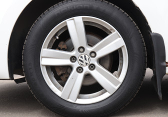 Подержанный автомобиль Volkswagen Polo Sedan 2012 года (15 фото)