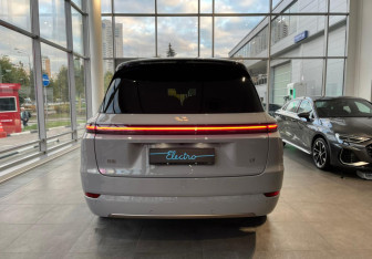 Новый LiXiang L9 2025 (5 фото)