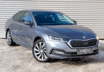 Подержанный автомобиль Skoda Octavia Liftback 2021 года (3 фото)