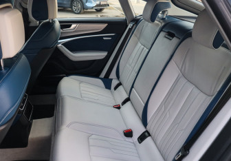 Подержанный автомобиль Audi A7 2019 года (12 фото)