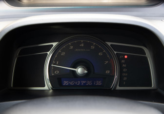 Подержанный автомобиль Honda Civic Sedan 2008 года (9 фото)