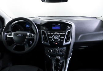 Подержанный автомобиль Ford Focus Sedan 2014 года (10 фото)