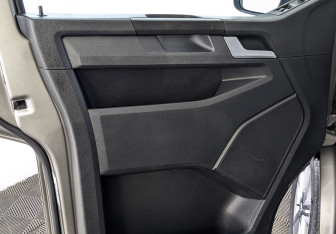 Подержанный автомобиль Volkswagen Multivan 2019 года (20 фото)