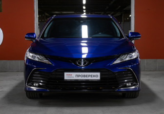 Подержанный автомобиль Toyota Camry Sedan 2021 года (2 фото)
