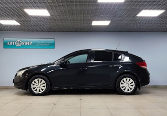 Подержанный автомобиль Chevrolet Cruze Hatchback 2012 года (8 фото)
