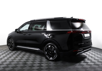 Подержанный автомобиль Kia Carnival 2021 года (7 фото)