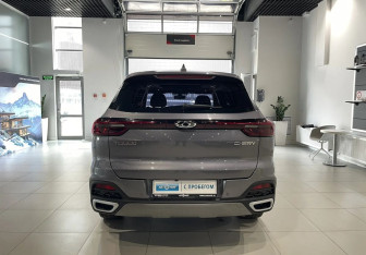 Подержанный автомобиль Chery Tiggo 8 2024 года (5 фото)