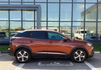 Подержанный автомобиль Peugeot 3008 2018 года (4 фото)