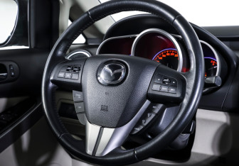 Подержанный автомобиль Mazda CX-7 2010 года (13 фото)