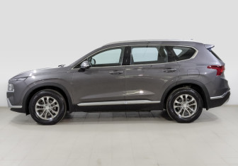 Подержанный автомобиль Hyundai Santa Fe 2022 года (8 фото)