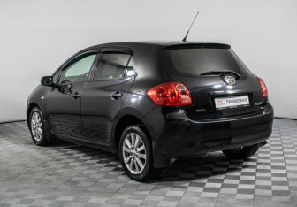 Подержанный автомобиль Toyota Auris Hatchback 2009 года (7 фото)