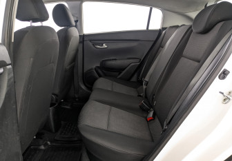 Подержанный автомобиль Kia Rio Hatchback 2021 года (17 фото)