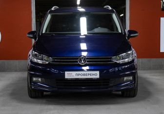 Подержанный автомобиль Volkswagen Touran 2019 года (2 фото)