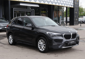 Подержанный автомобиль BMW X1 2020 года (3 фото)
