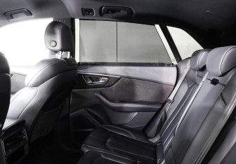 Подержанный автомобиль Audi Q8 2022 года (12 фото)