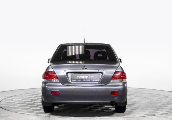 Подержанный автомобиль Mitsubishi Lancer Sedan 2009 года (6 фото)