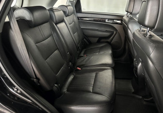Подержанный автомобиль Kia Sorento 2013 года (10 фото)
