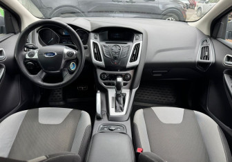 Подержанный автомобиль Ford Focus Wagon 2012 года (9 фото)